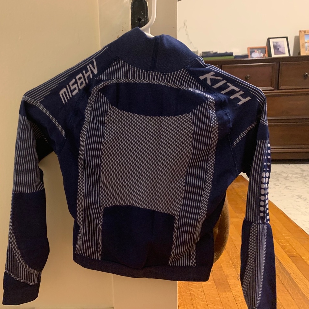 XS kith top